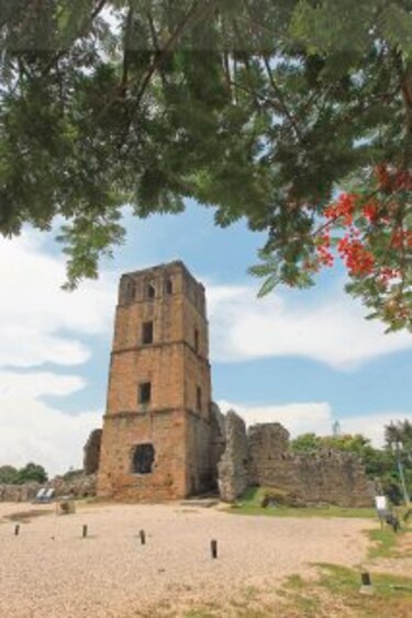 La antigua ciudad se levanta