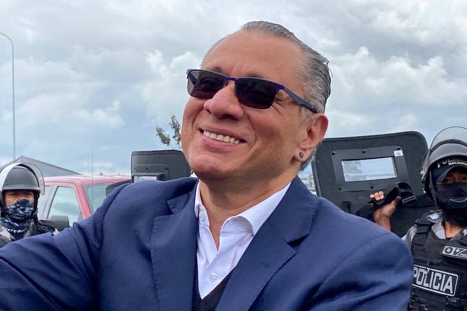 Despiden por neligencia al juez de Ecuador que liberó a exvicepresidente Glas