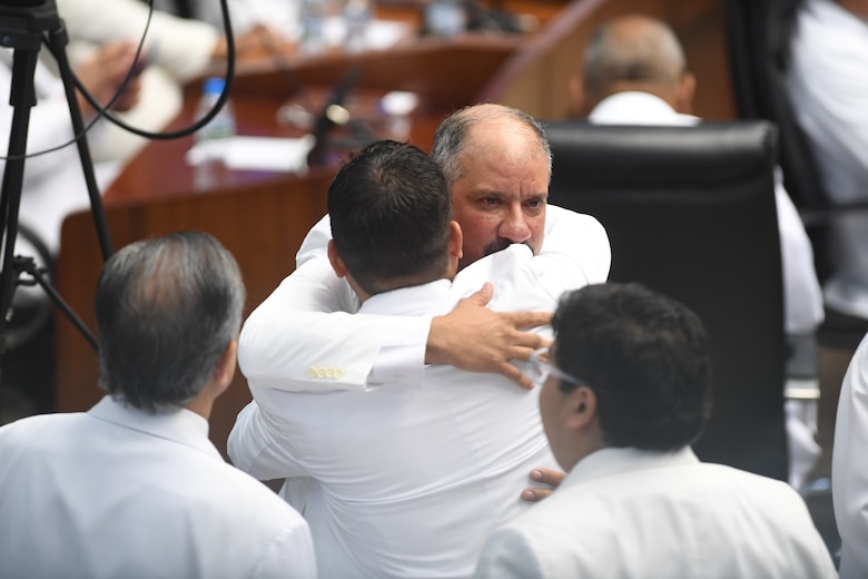 Cinco horas de pulseo político en la Asamblea Nacional y la oposición impuso a Jorge Herrera
