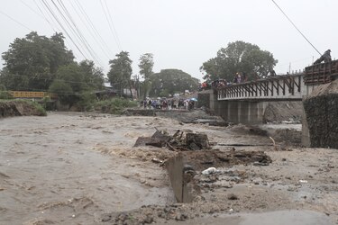 Tormenta Sara golpea Honduras: la capital declara estado de emergencia
