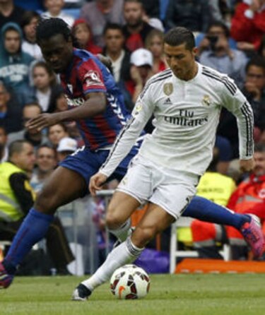 Cristiano y Chicharito impulsan el triunfo del Real Madrid