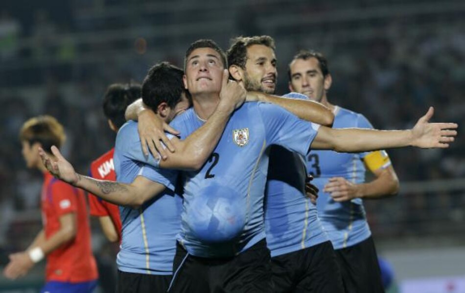 Uruguay vence 1-0 a Corea del Sur con gol de Giménez