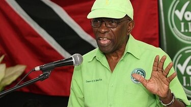 FIFA proscribe de por vida al exvicepresidente Jack Warner