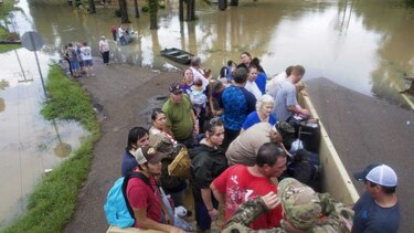 Cinco muertos y 20 mil socorridos por inundaciones en Luisiana