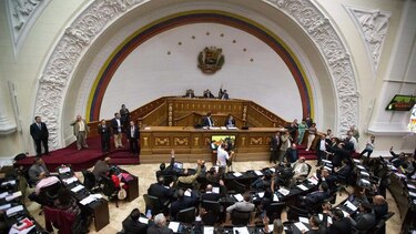 Corte suprema venezolana anula parcialmente poderes de control del Parlamento