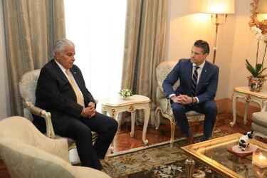 Secretario de Defensa de Estados Unidos llega a la Presidencia de la República