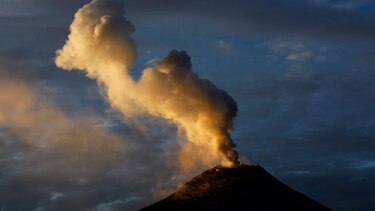Registran nuevo incremento en actividad de volcán ecuatoriano Tungurahua