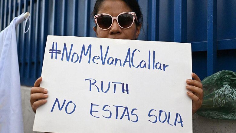 “Bukele se siente empoderado por su alianza con Trump”: cómo aumentó la presión sobre las voces críticas con el gobierno en El Salvador