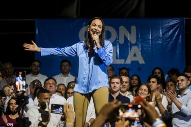 Los enemigos de Machado brotan un día después de su victoria en las primarias venezolanas