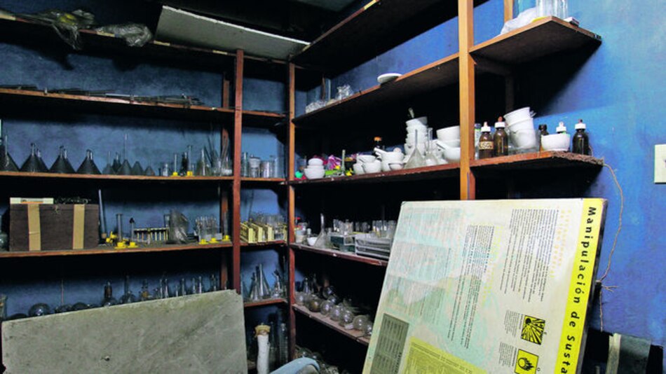 Instituto José Dolores Moscote, sin laboratorios