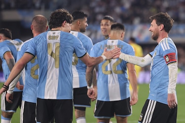 Messi marca de penalti su gol 126 con Argentina y eleva a 3-0 el triunfo ante Benín