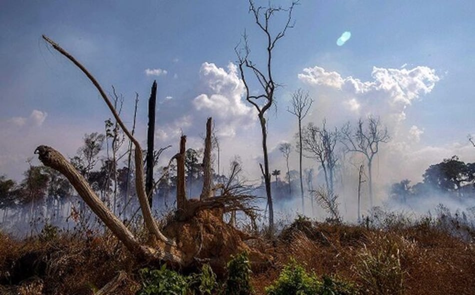 Fuego avanza en la Amazonía pese al despliegue de aviones y soldados