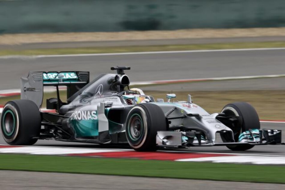Hamilton lidera la segunda práctica de Shanghái, y Alonso acaba segundo