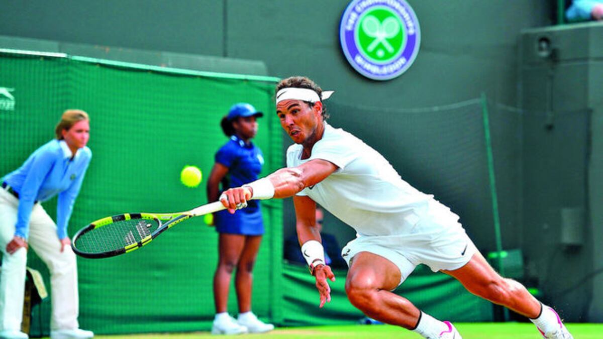 El tenista español Nadal no pudo con el saque de Gilles Muller.