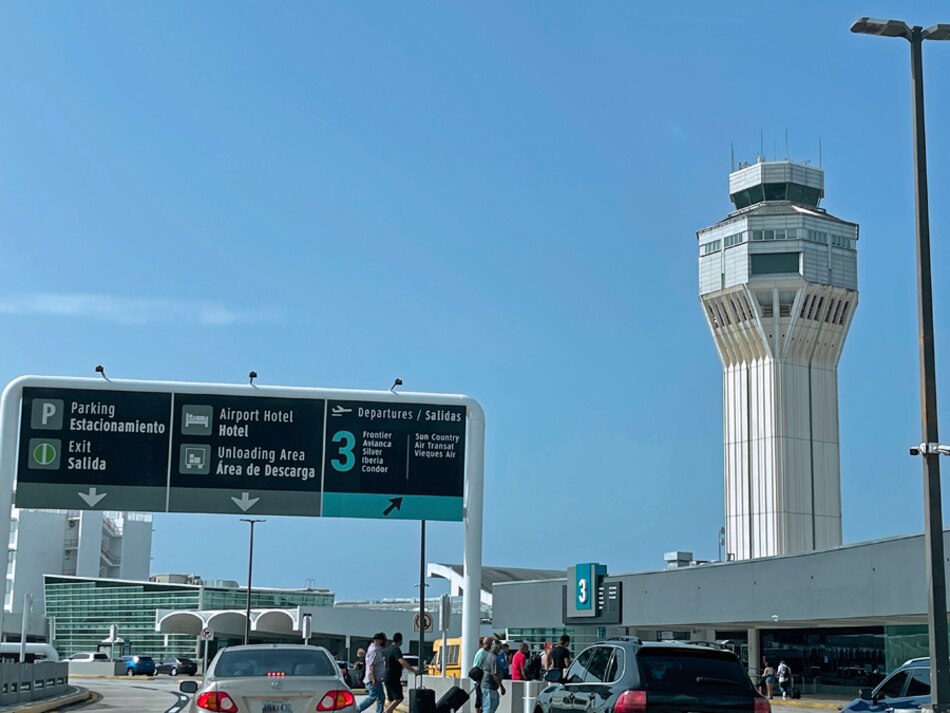 Cancelan una veintena de vuelos entre Puerto Rico y otras islas del Caribe por huracán