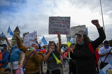 Guatemaltecos vuelven a las calles para exigir la renuncia de un Giammattei que guarda silencio
