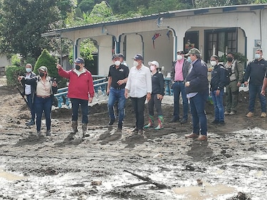 Cortizo recorre áreas afectadas por el paso del huracán Eta y promete ayuda a pobladores y agricultores