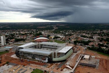 Aumenta la presión para la FIFA por atraso en estadios