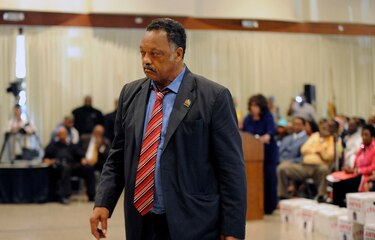 El reverendo y activista Jesse Jackson se retira de su organización de derechos civiles