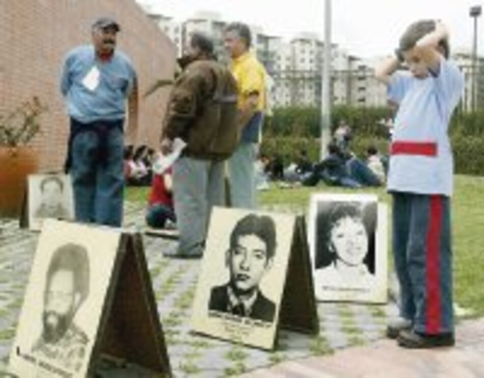 Investigan a jefes paramilitares