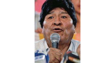 Congreso acepta de forma tardía dimisión de Evo Morales