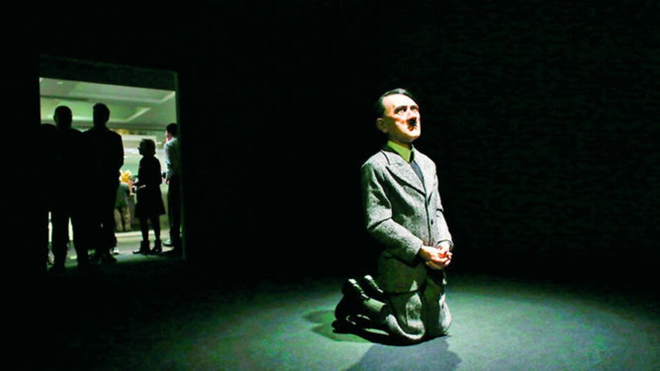 Rematan estatua de Adolfo Hitler