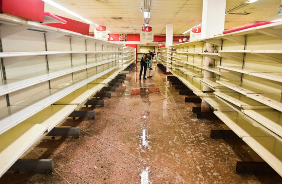 Dólar negro rompe récord en Venezuela; bolívar se devalúa 10% en dos semanas