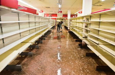 Dólar negro rompe récord en Venezuela; bolívar se devalúa 10% en dos semanas