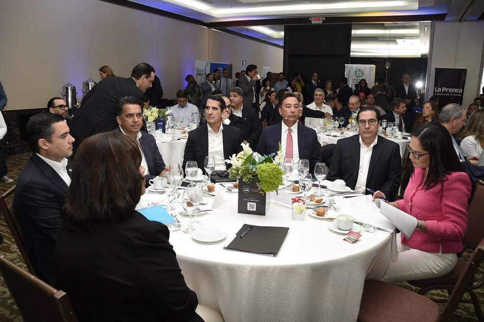 Elecciones 2024: una mesa, cuatro temas, siete miradas