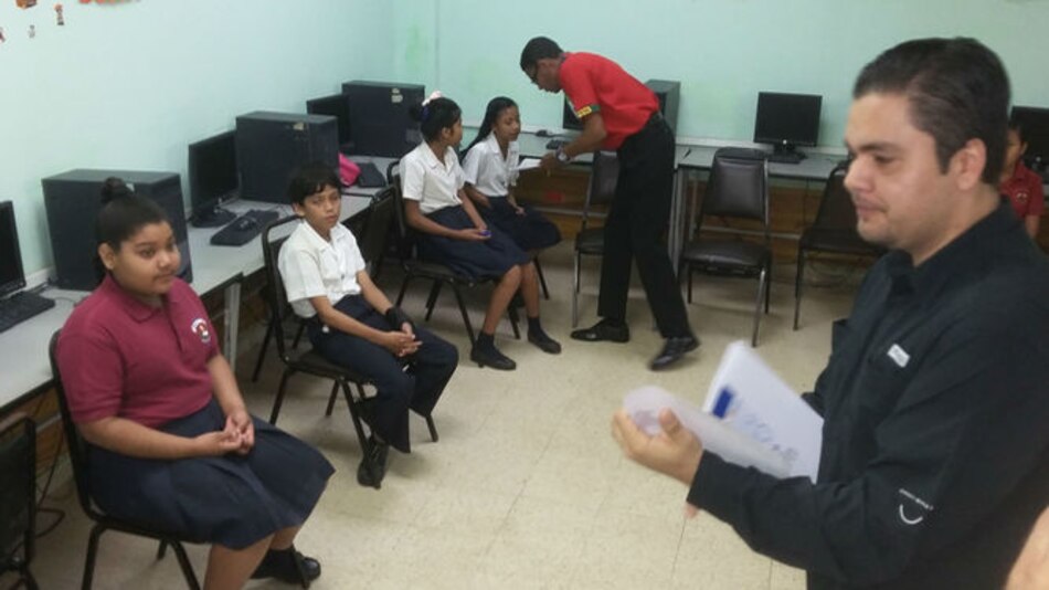 Estudiantes miden sus conocimientos en matemáticas, lenguaje y ciencia