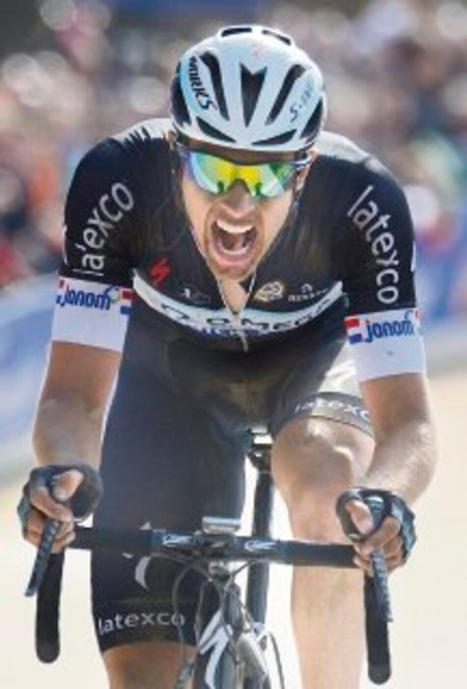 Niki Terpstra sorprende a favoritos en la París-Roubaix