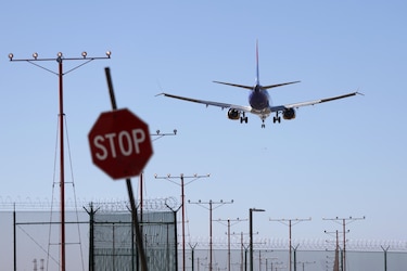 La guerra golpea a las aerolíneas de Estados Unidos, forzadas a revisar previsiones por combustible