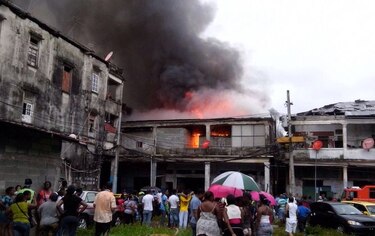 Al menos 34 damnificados tras incendio en Colón