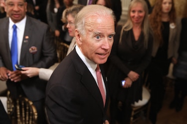 El presidente Biden tiene la covid-19, con ‘síntomas muy leves’