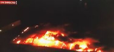 Fuego consume bodegas en la Zona Libre de Colón