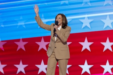 ‘Cuando luchamos, ganamos’: Harris, quien aparece por sorpresa primer día de la convención