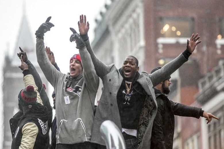 Bajo la nieve, Patriots celebran su quinto campeonato
