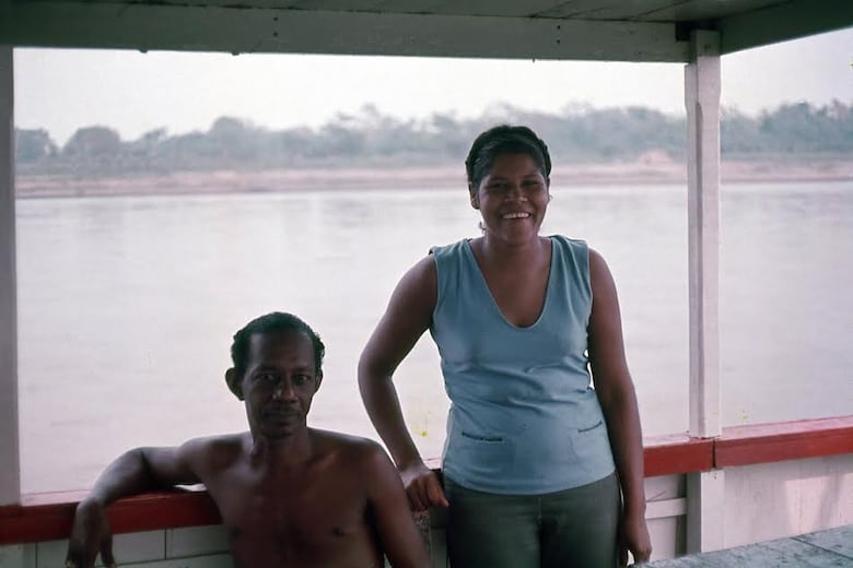 Dividiendo las partes entre pescadores del Magdalena, 1970