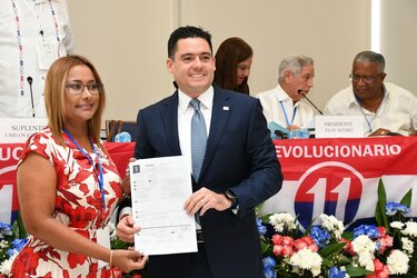 José Gabriel Carrizo es proclamado como candidato presidencial por el PRD