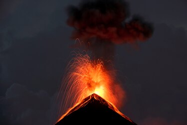 Volcán de Fuego aumenta actividad eruptiva en Guatemala