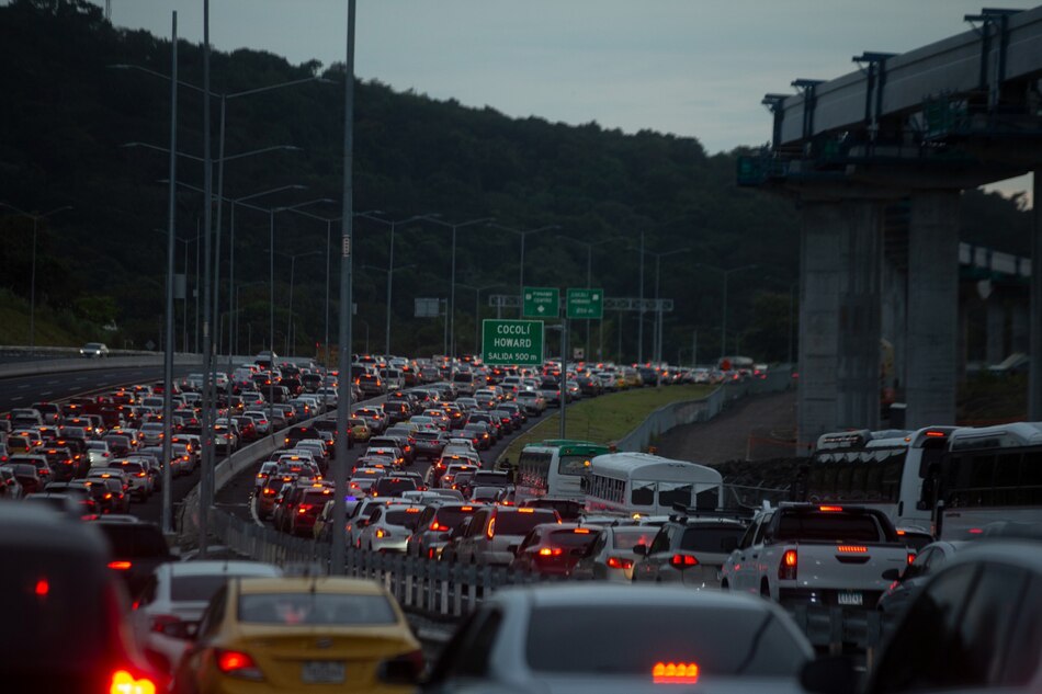 Tras la ola de críticas cambian la señalización de la carretera conocida como ocho carriles