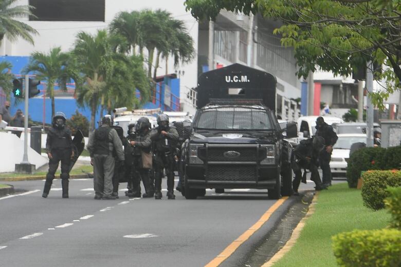 El Suntracs protestó frente a Medcom e interrumpió el tráfico en la 12 de Octubre
