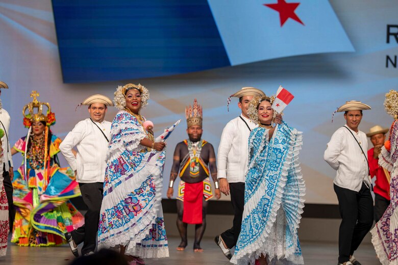 Panamá pone en relieve sus raíces indígenas en su Día Nacional en la Expo de Osaka