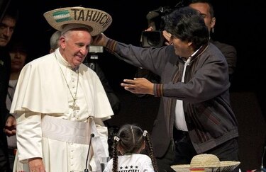 Papa pide perdón por 'crímenes' de iglesia contra los indígenas