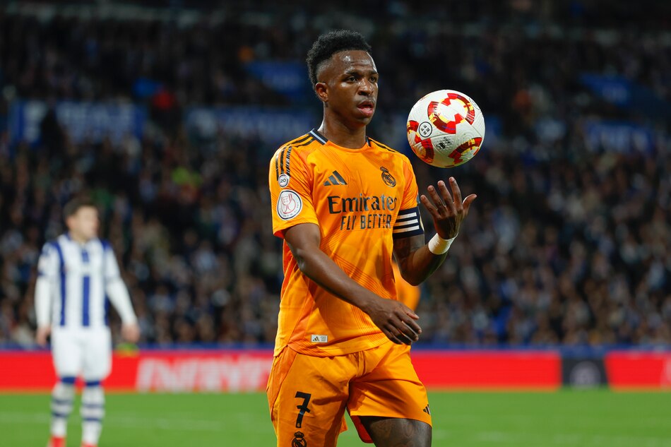 El árbitro activa el protocolo antirracismo en el Real Sociedad-Real Madrid