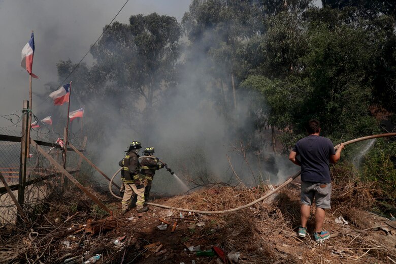Chile: aumenta la cifra de muertos en los devastadores incendios de Valparaíso