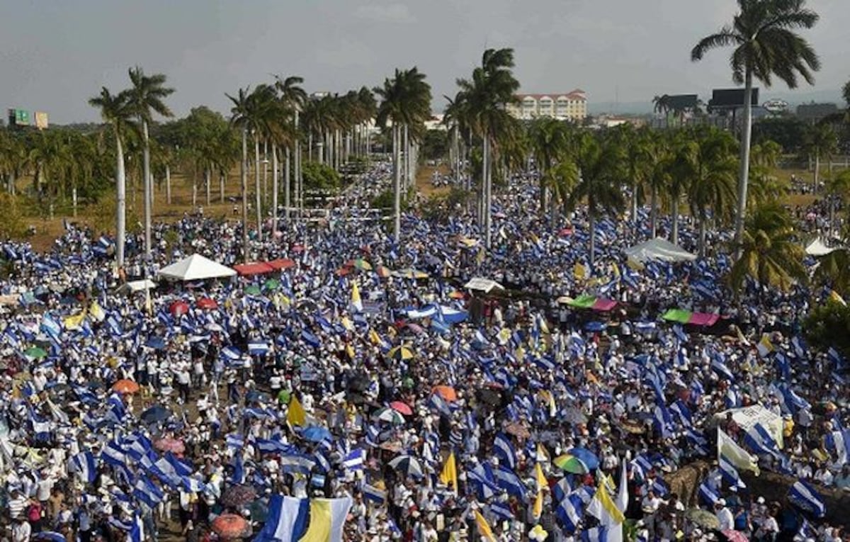 Los manifestantes coreaban "¡que se vayan" en alusión al presidente Ortega y su esposa, la vicepresiden
