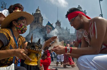 Indígenas mexicanos honran el último día soberano del imperio azteca