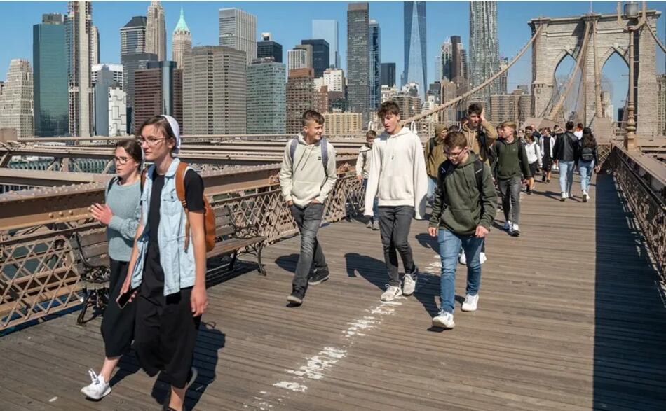 Caen un 11.6% las visitas de turistas extranjeros a Estados Unidos en marzo: Europa lidera el descenso