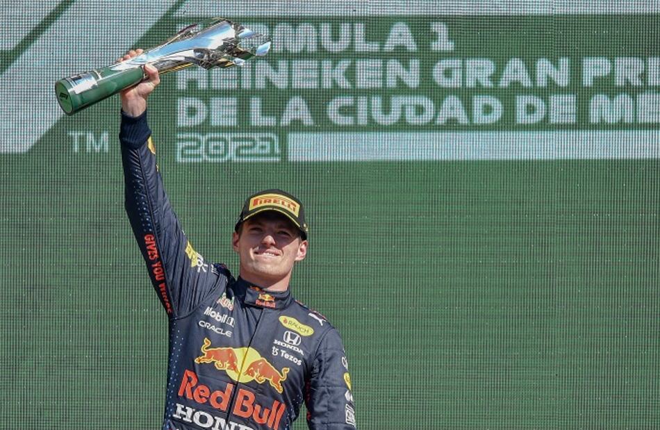 Verstappen gana con autoridad y Hamilton soporta presión de Pérez en GP de México